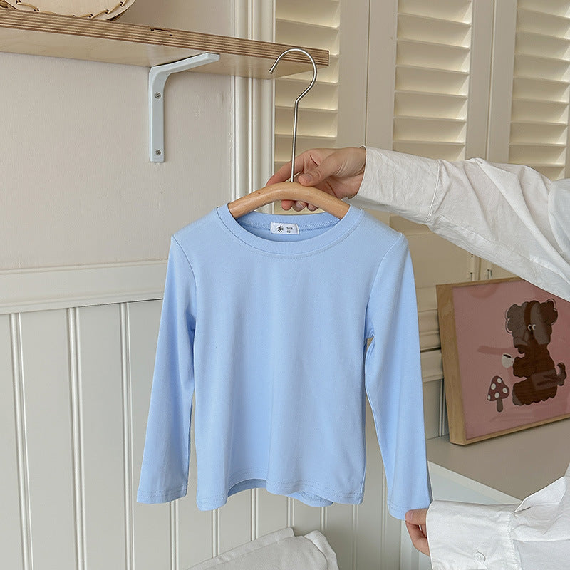 Unisex White Long Sleeve T-Shirt – Loose Fit Cute Bottoming Top for Spring & Autumn