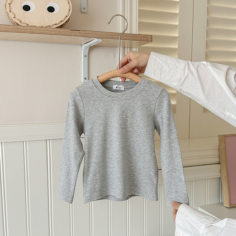 Unisex White Long Sleeve T-Shirt – Loose Fit Cute Bottoming Top for Spring & Autumn
