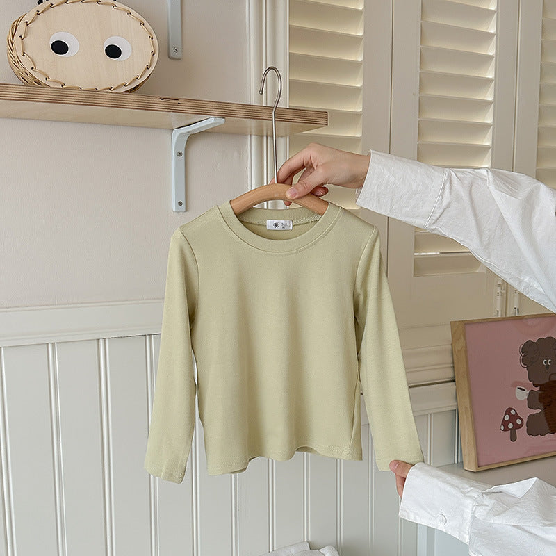 Unisex White Long Sleeve T-Shirt – Loose Fit Cute Bottoming Top for Spring & Autumn