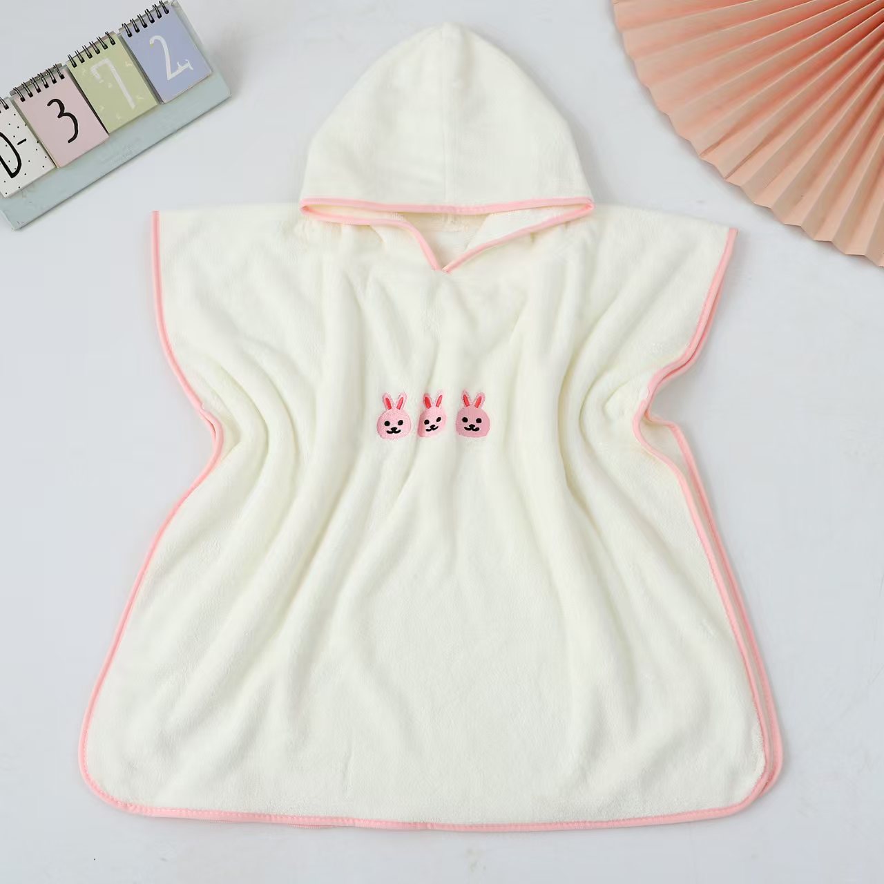 Children's bath towel, cape with hat, baby coral fleece absorbent quick drying bathrobe, vacation men's and women's beach towel