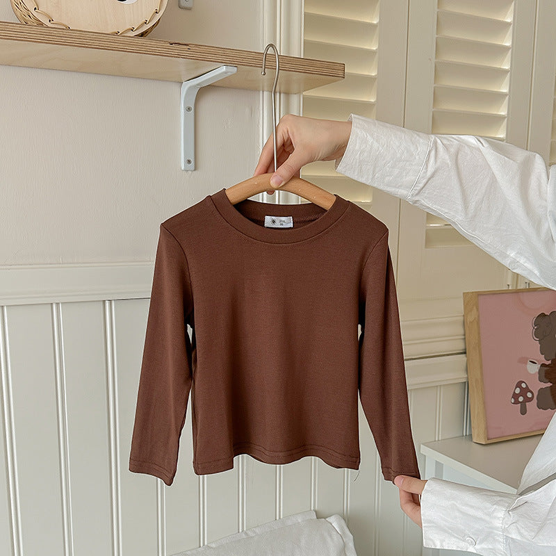 Unisex White Long Sleeve T-Shirt – Loose Fit Cute Bottoming Top for Spring & Autumn