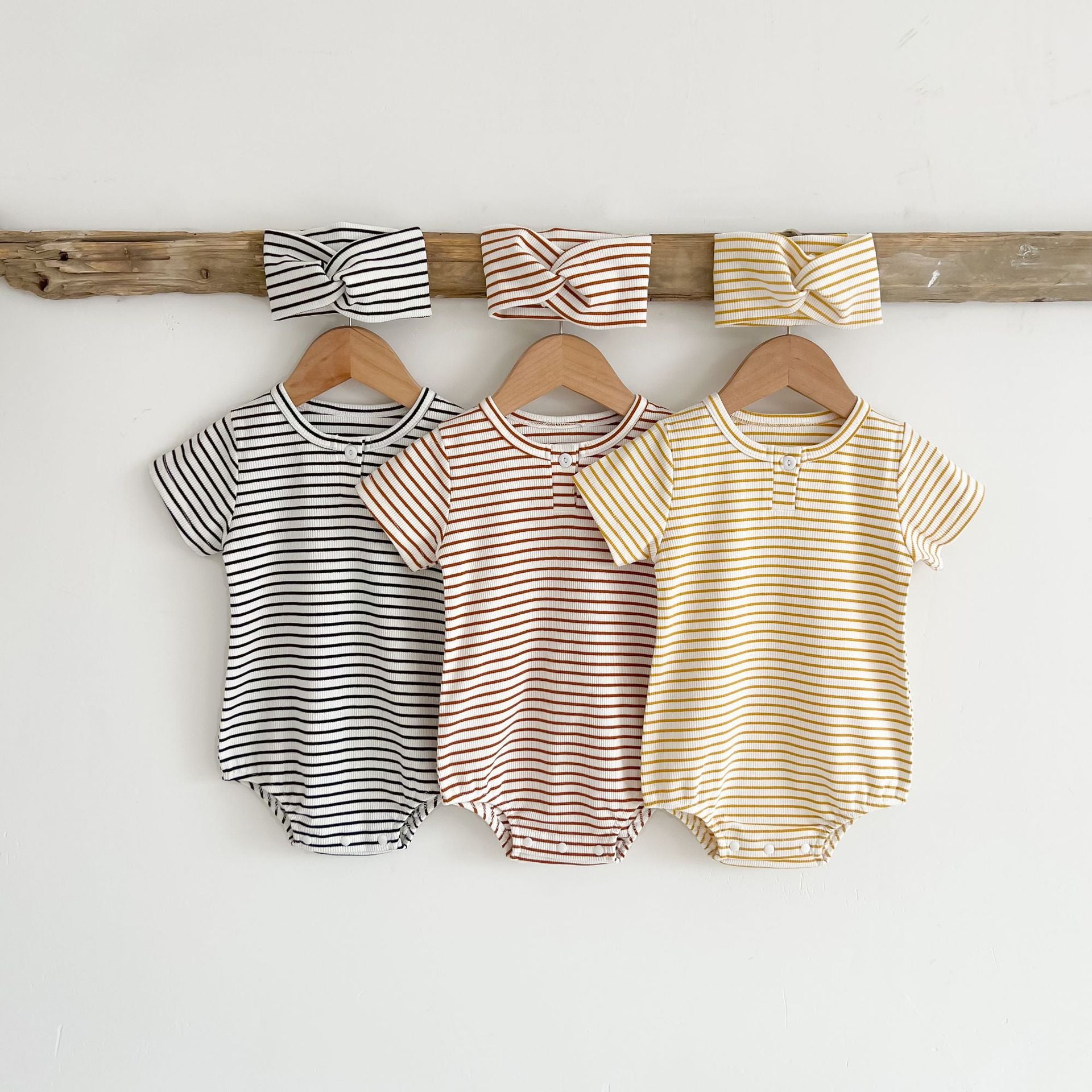 Color-Blocked Baby Jumpsuit – Short-Sleeved Cotton Romper for Crawling & Playtime