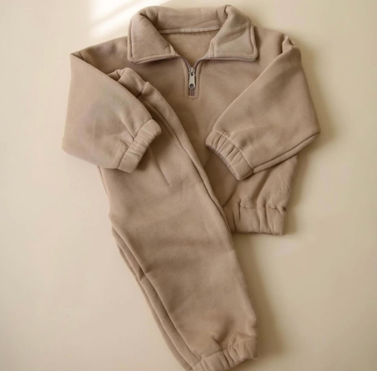 Korean Winter Fleece Set – High-Neck Zip Top & Jogger Pants (Unisex)